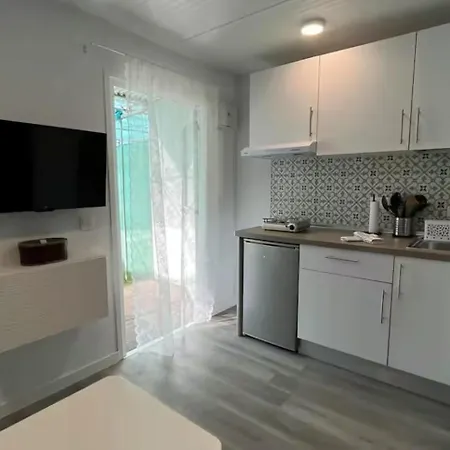Apartman Renovated Tiny House *